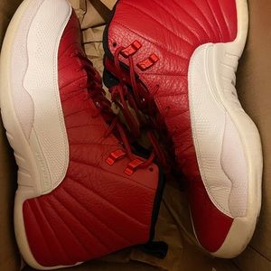 Gym red 12s size 12 vnds